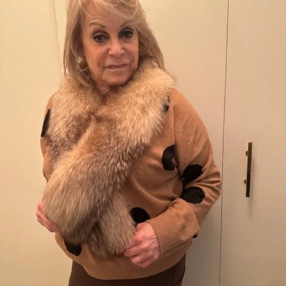 Genuine Fox Fur Wrap - Picture 3 of 4